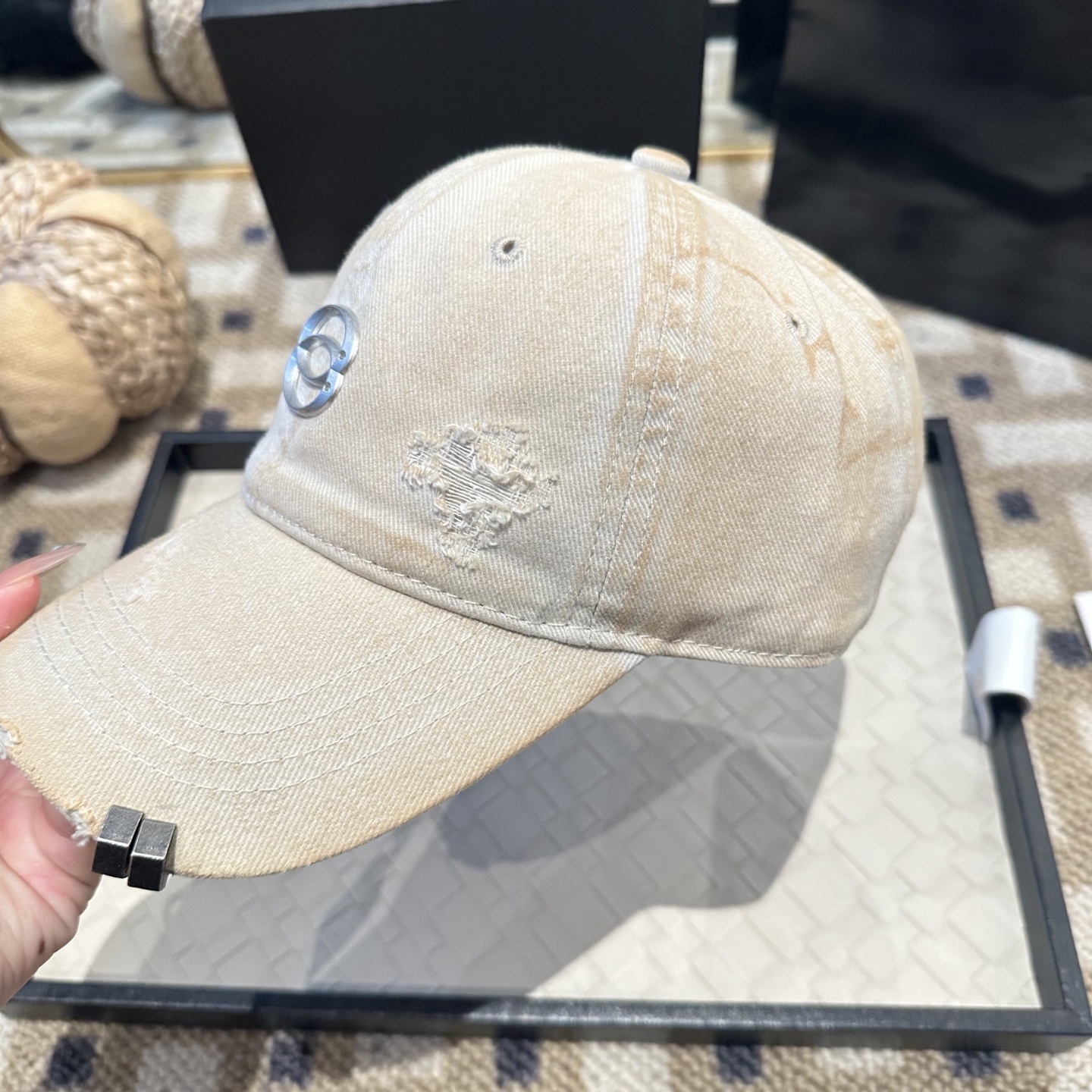 潮牌棒球帽 简单休闲风的棒球帽 减龄百搭 适配度很高！简单随性~出街拍照拗造型非常加分~男女同款 随意搭