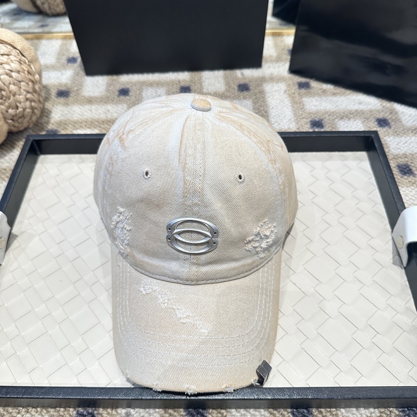 潮牌棒球帽 简单休闲风的棒球帽 减龄百搭 适配度很高！简单随性~出街拍照拗造型非常加分~男女同款 随意搭