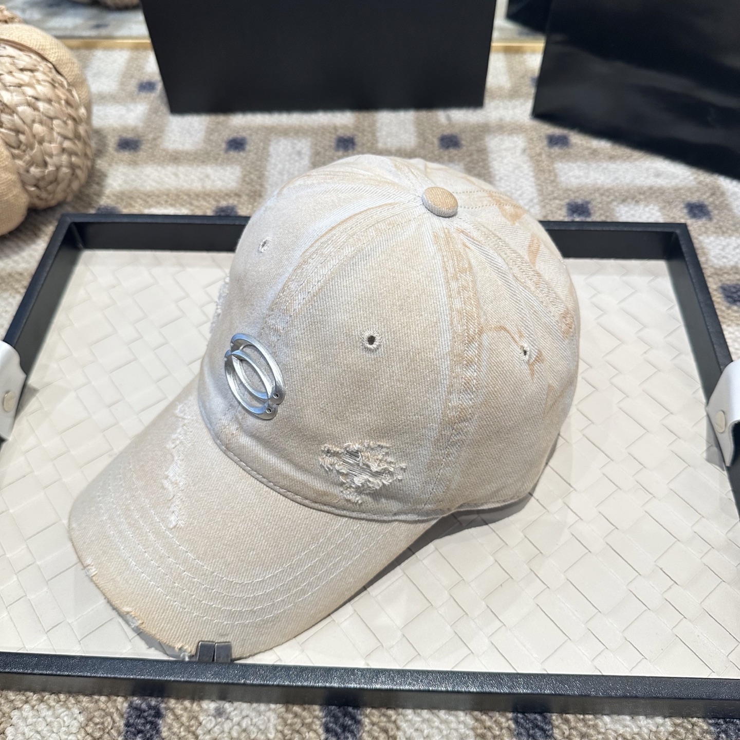 潮牌棒球帽 简单休闲风的棒球帽 减龄百搭 适配度很高！简单随性~出街拍照拗造型非常加分~男女同款 随意搭