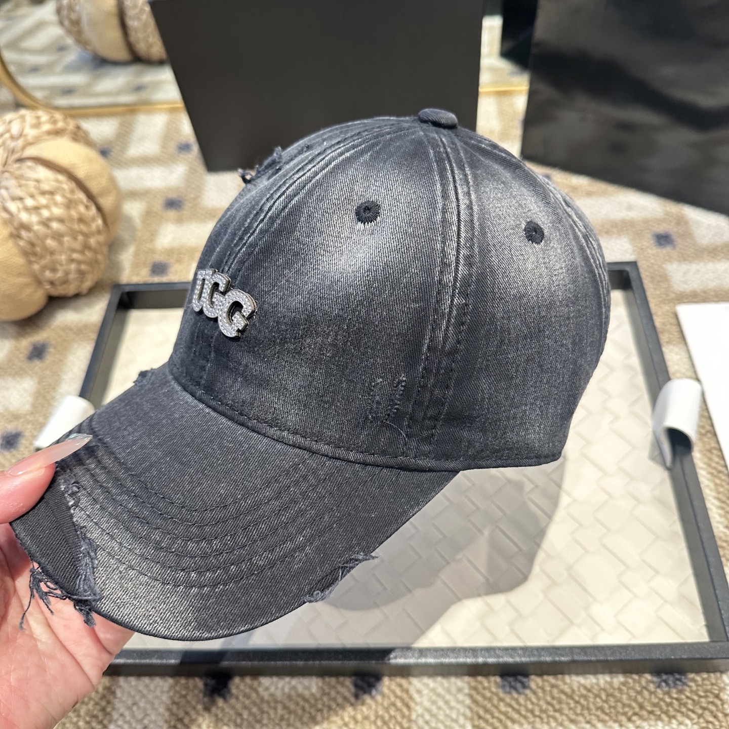 UGG潮牌棒球帽 简单休闲风的棒球帽 减龄百搭 适配度很高！简单随性~出街拍照拗造型非常加分~男女同款 