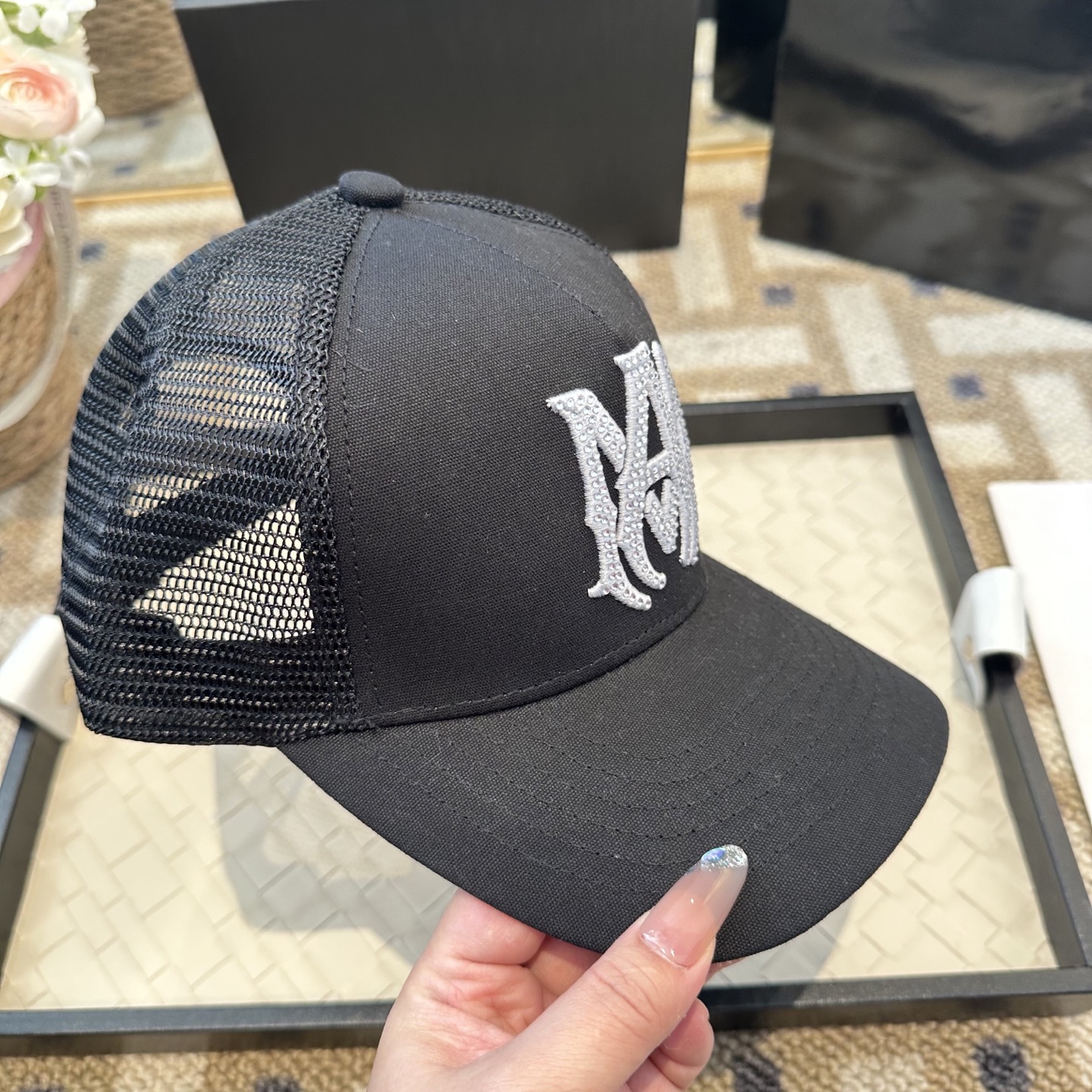 潮牌棒球帽 简单休闲风的棒球帽 减龄百搭 适配度很高！简单随性~出街拍照拗造型非常加分~男女同款 随意搭