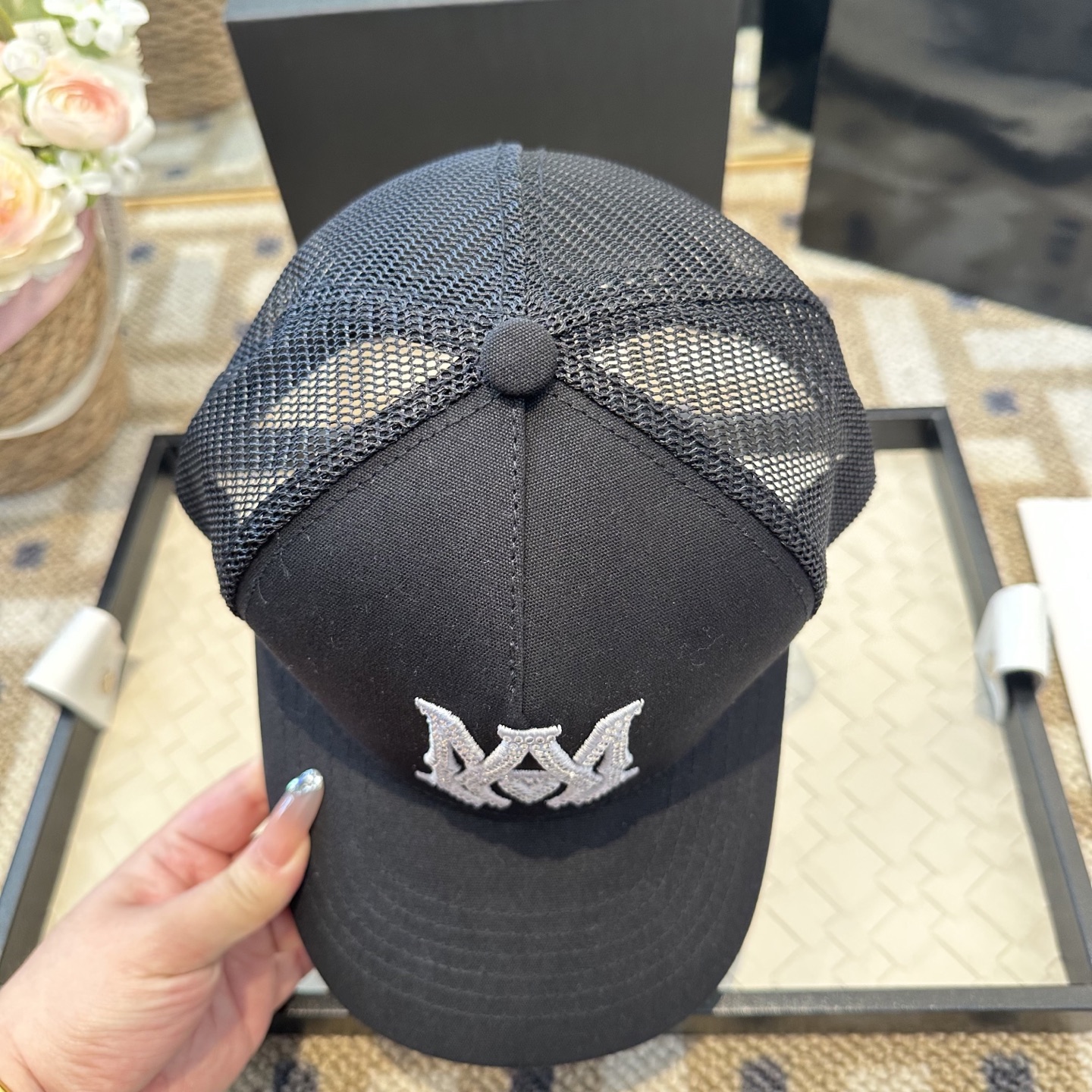 潮牌棒球帽 简单休闲风的棒球帽 减龄百搭 适配度很高！简单随性~出街拍照拗造型非常加分~男女同款 随意搭