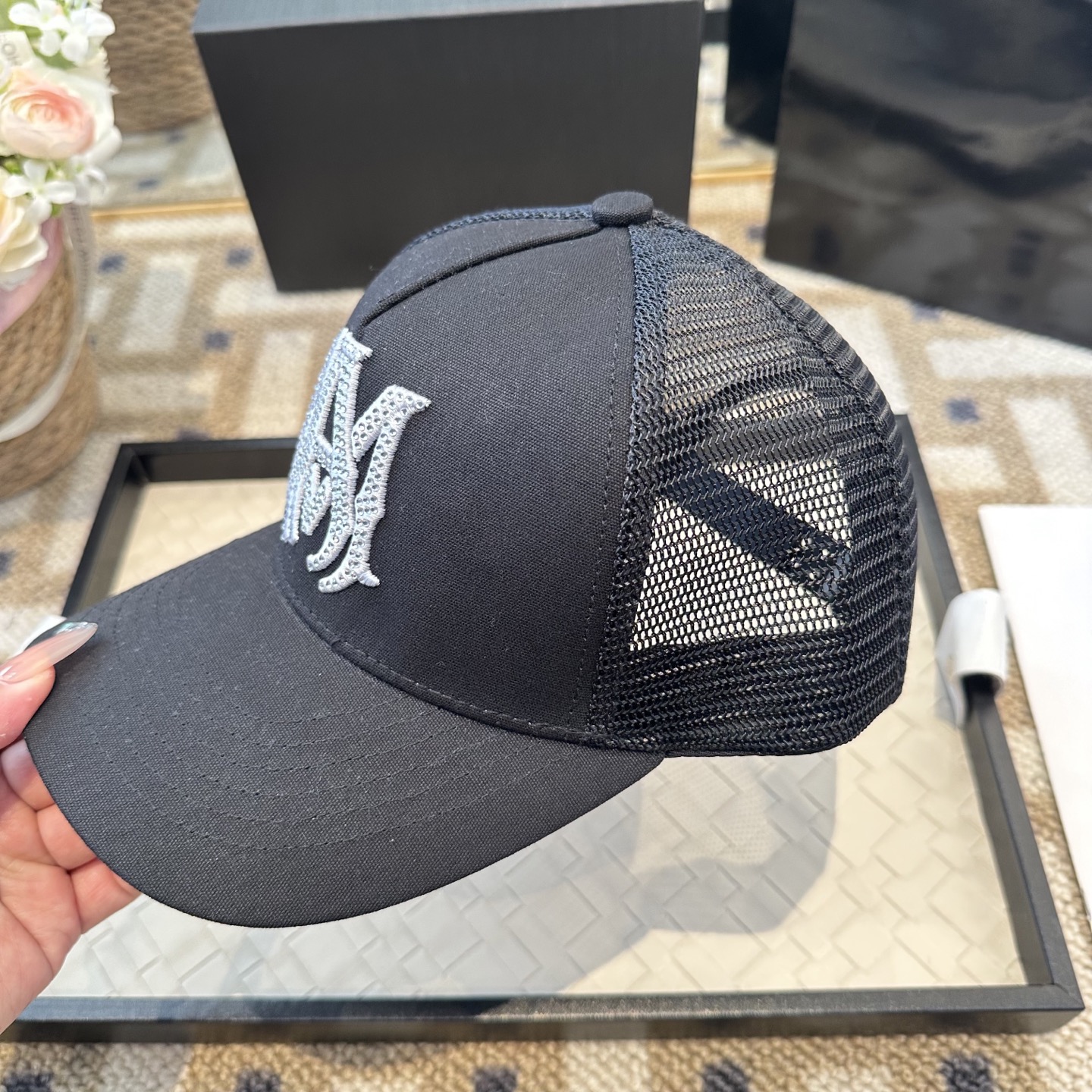 潮牌棒球帽 简单休闲风的棒球帽 减龄百搭 适配度很高！简单随性~出街拍照拗造型非常加分~男女同款 随意搭