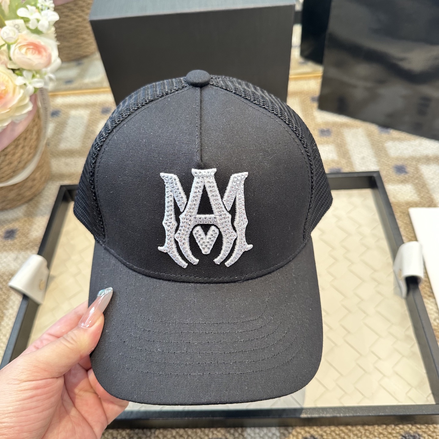 潮牌棒球帽 简单休闲风的棒球帽 减龄百搭 适配度很高！简单随性~出街拍照拗造型非常加分~男女同款 随意搭