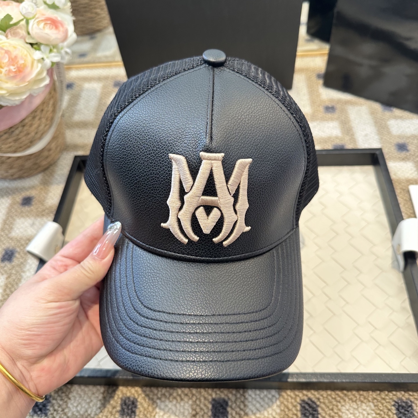 潮牌棒球帽 简单休闲风的棒球帽 减龄百搭 适配度很高！简单随性~出街拍照拗造型非常加分~男女同款 随意搭