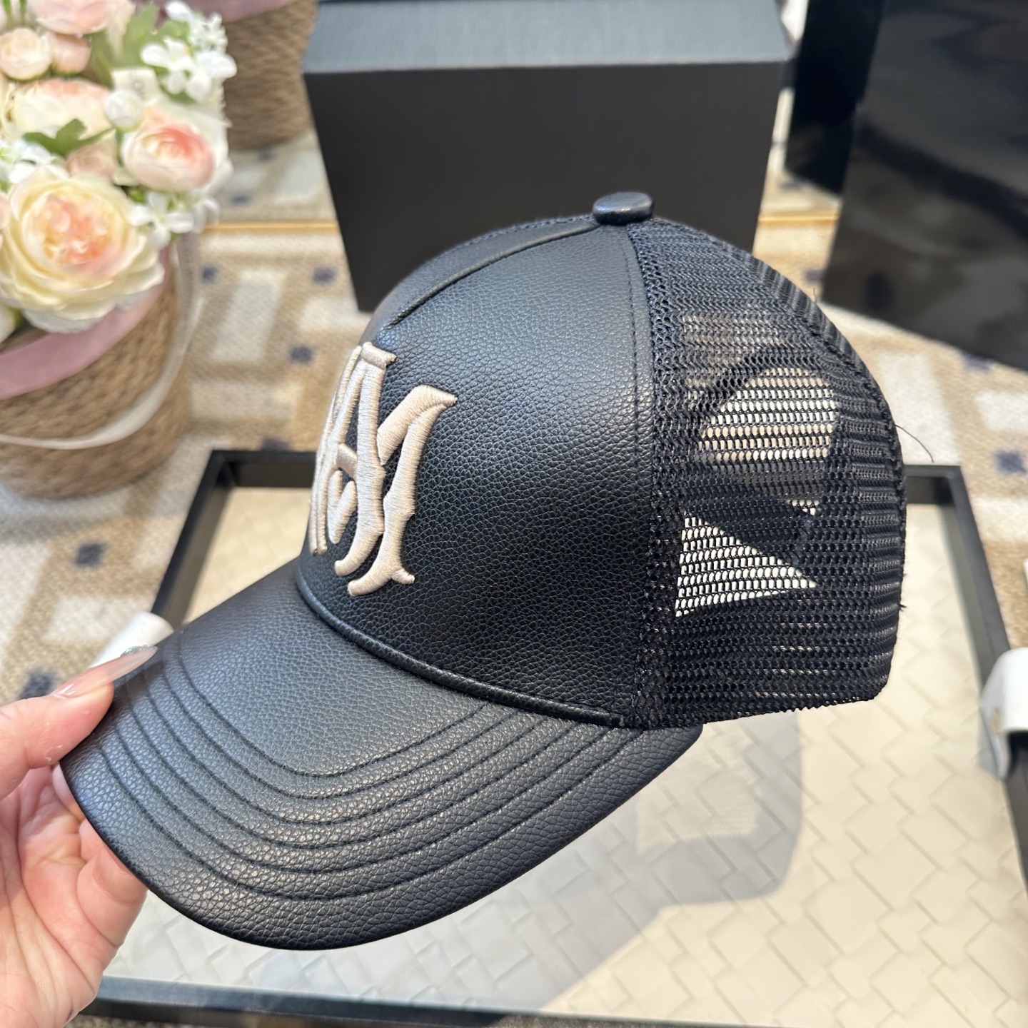 潮牌棒球帽 简单休闲风的棒球帽 减龄百搭 适配度很高！简单随性~出街拍照拗造型非常加分~男女同款 随意搭