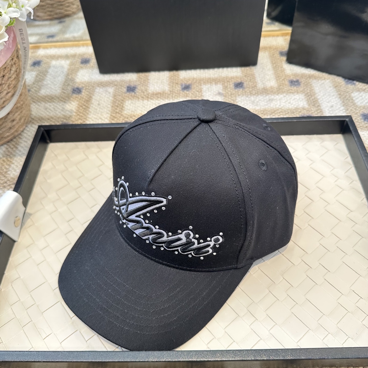 潮牌棒球帽 简单休闲风的棒球帽 减龄百搭 适配度很高！简单随性~出街拍照拗造型非常加分~男女同款 随意搭