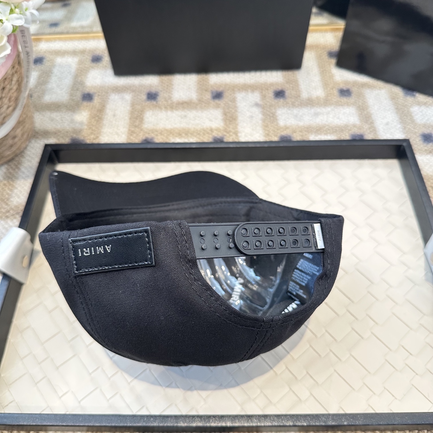 潮牌棒球帽 简单休闲风的棒球帽 减龄百搭 适配度很高！简单随性~出街拍照拗造型非常加分~男女同款 随意搭