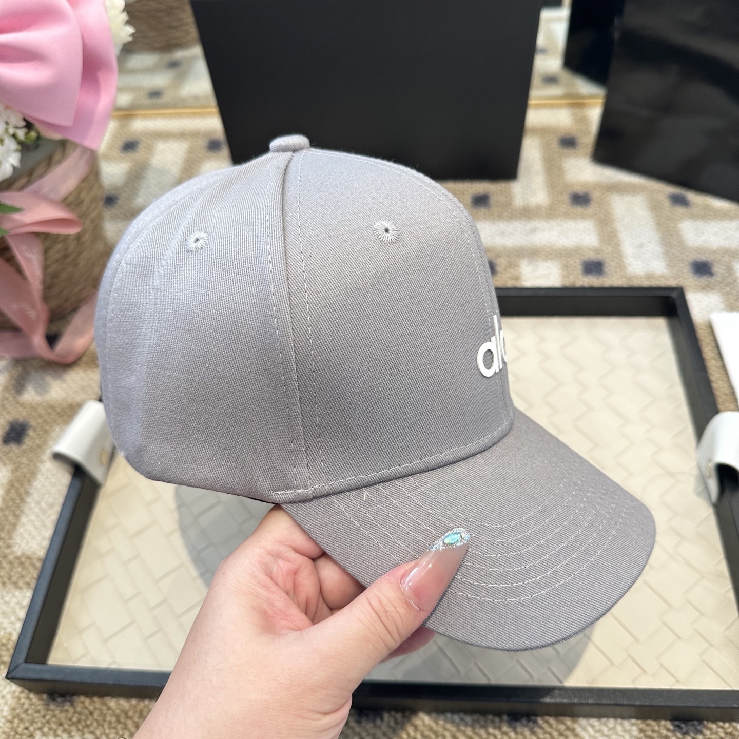 Alo 🔥爆款 新款棒球帽定制面料，简约时尚更透气，超火爆现货秒发