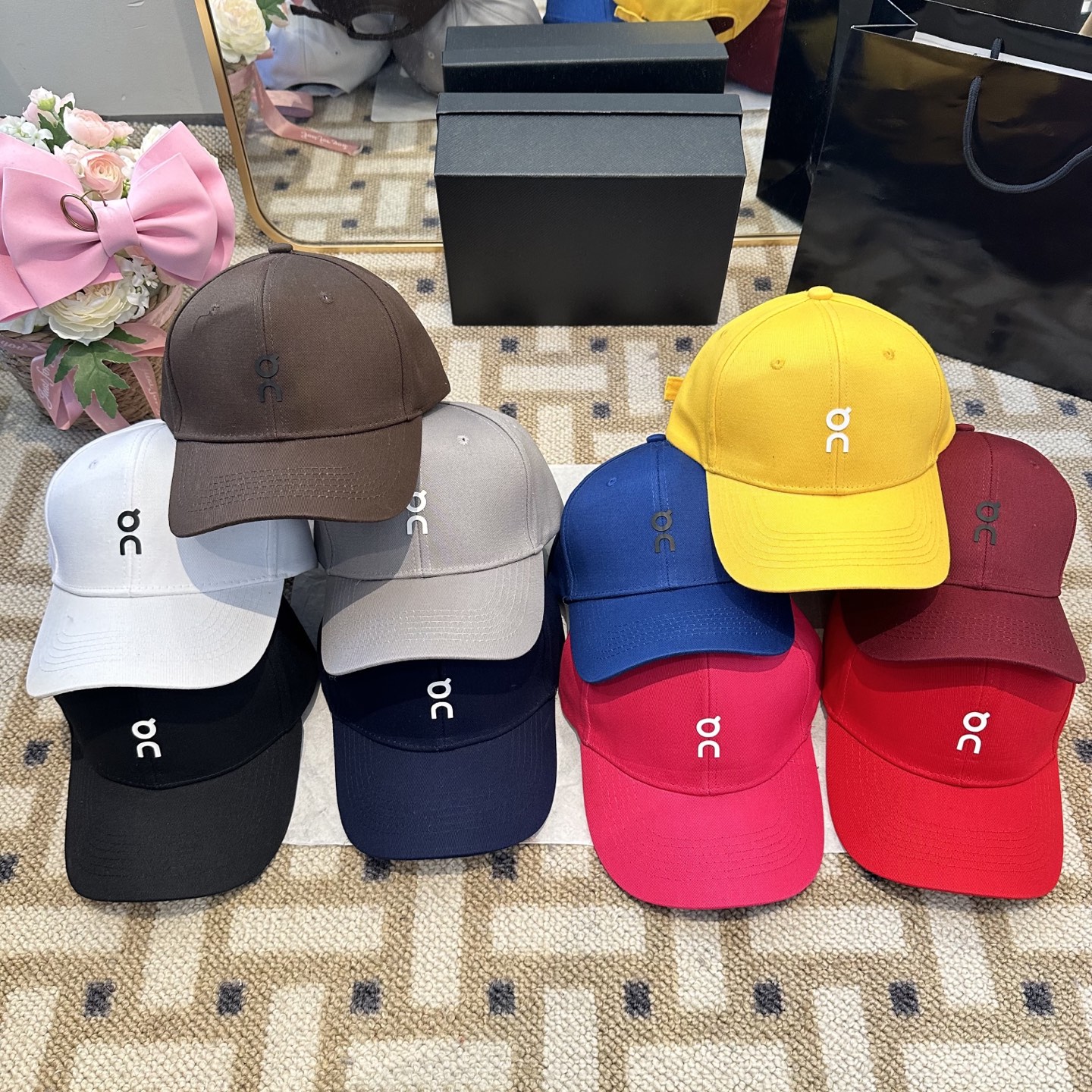 潮牌棒球帽 简单休闲风的棒球帽 减龄百搭 适配度很高！简单随性~出街拍照拗造型非常加分~男女同款 随意搭