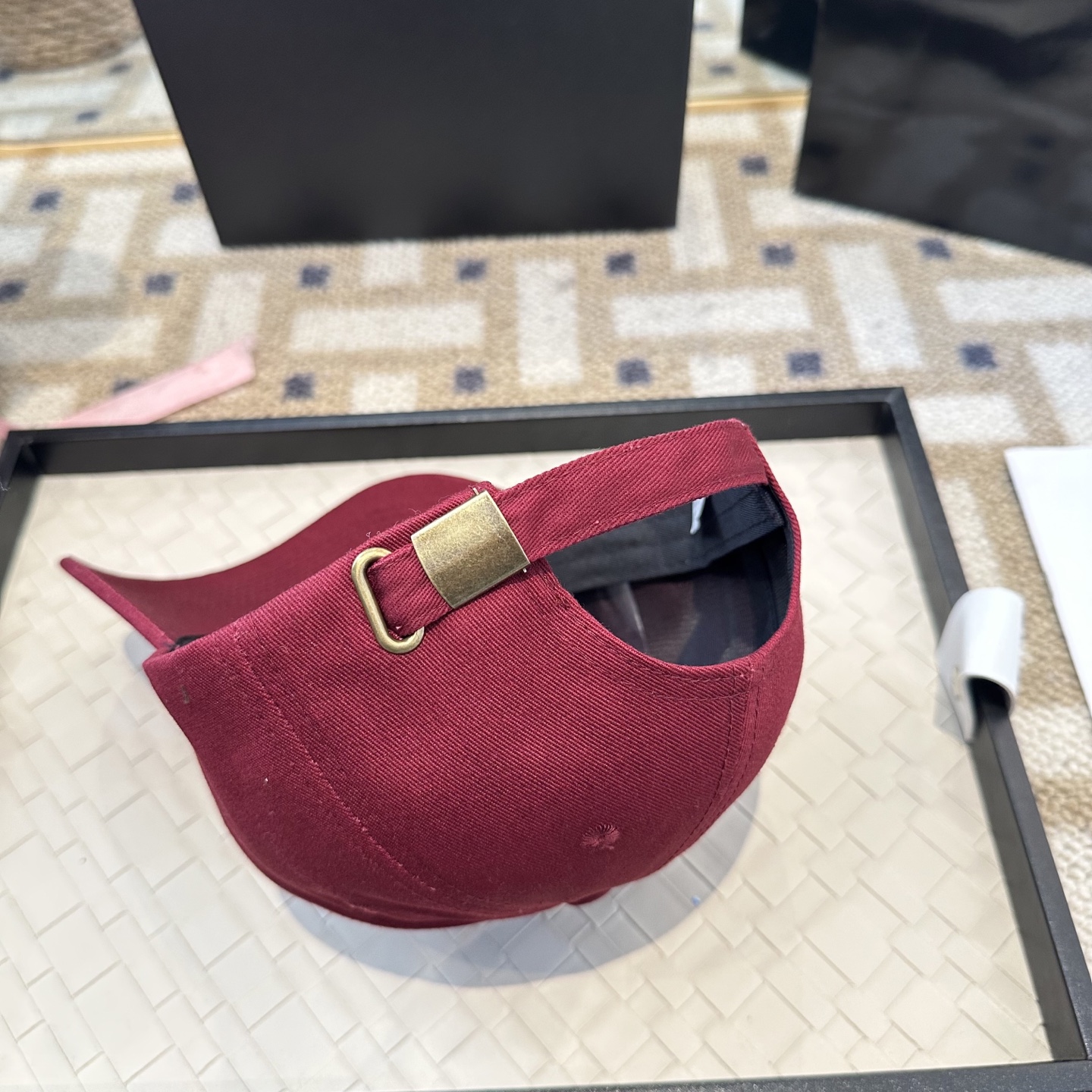 潮牌棒球帽 简单休闲风的棒球帽 减龄百搭 适配度很高！简单随性~出街拍照拗造型非常加分~男女同款 随意搭