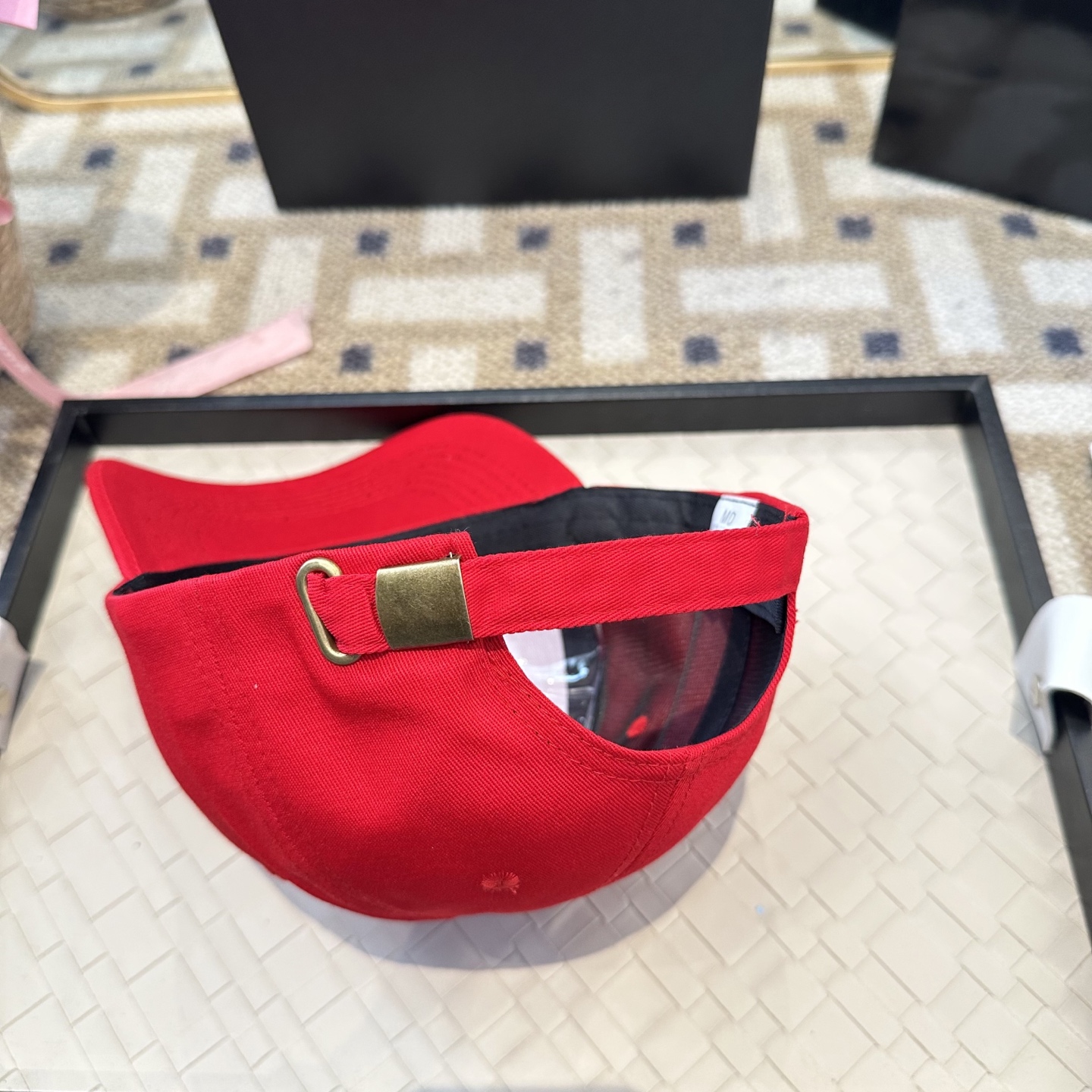 潮牌棒球帽 简单休闲风的棒球帽 减龄百搭 适配度很高！简单随性~出街拍照拗造型非常加分~男女同款 随意搭