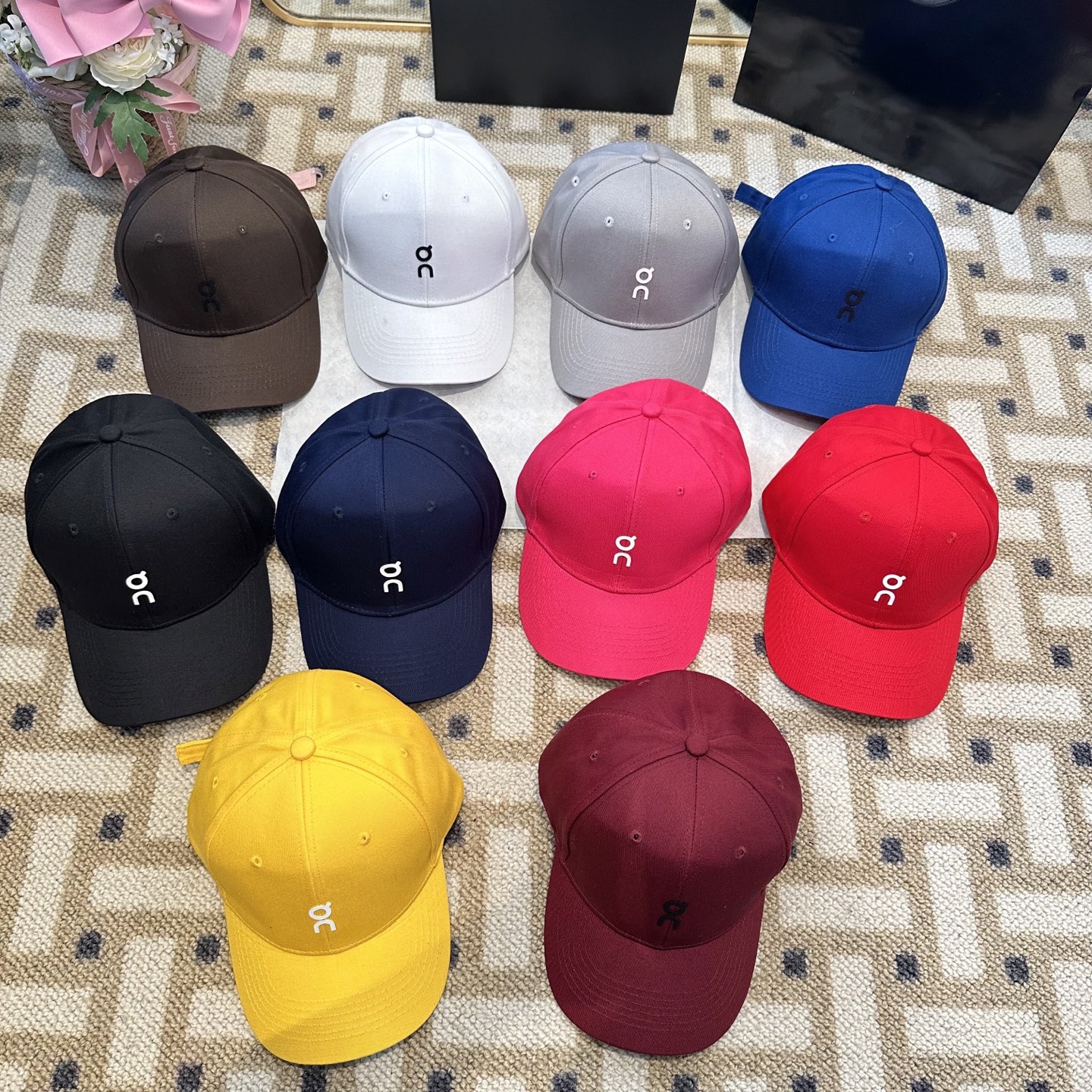 潮牌棒球帽 简单休闲风的棒球帽 减龄百搭 适配度很高！简单随性~出街拍照拗造型非常加分~男女同款 随意搭