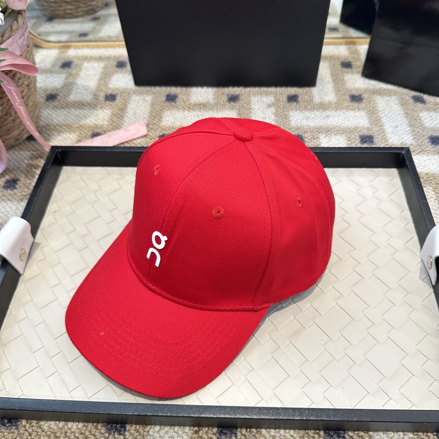 潮牌棒球帽 简单休闲风的棒球帽 减龄百搭 适配度很高！简单随性~出街拍照拗造型非常加分~男女同款 随意搭