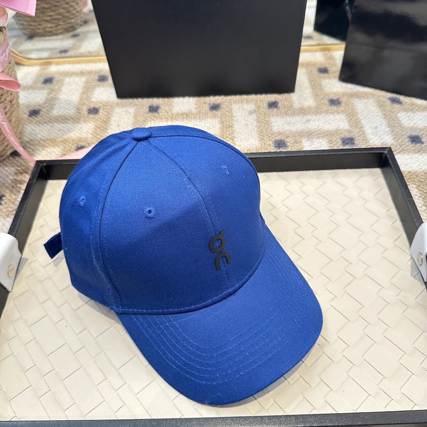 潮牌棒球帽 简单休闲风的棒球帽 减龄百搭 适配度很高！简单随性~出街拍照拗造型非常加分~男女同款 随意搭