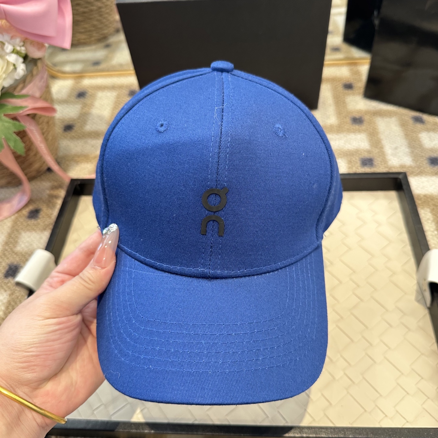 潮牌棒球帽 简单休闲风的棒球帽 减龄百搭 适配度很高！简单随性~出街拍照拗造型非常加分~男女同款 随意搭