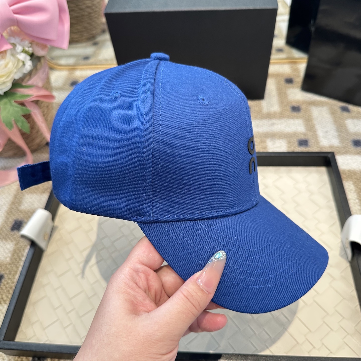 潮牌棒球帽 简单休闲风的棒球帽 减龄百搭 适配度很高！简单随性~出街拍照拗造型非常加分~男女同款 随意搭