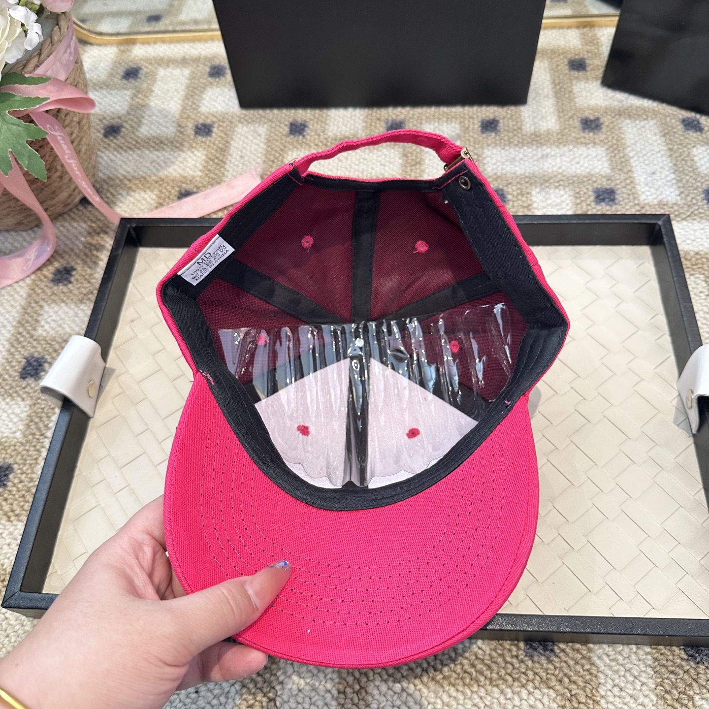 潮牌棒球帽 简单休闲风的棒球帽 减龄百搭 适配度很高！简单随性~出街拍照拗造型非常加分~男女同款 随意搭