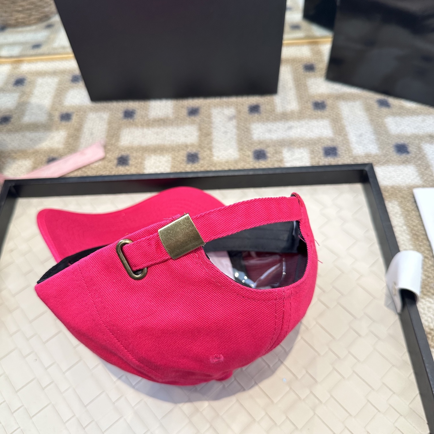 潮牌棒球帽 简单休闲风的棒球帽 减龄百搭 适配度很高！简单随性~出街拍照拗造型非常加分~男女同款 随意搭