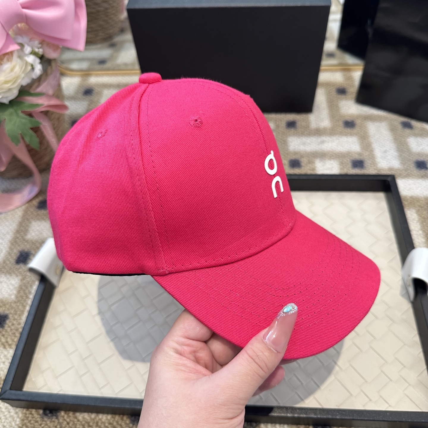 潮牌棒球帽 简单休闲风的棒球帽 减龄百搭 适配度很高！简单随性~出街拍照拗造型非常加分~男女同款 随意搭