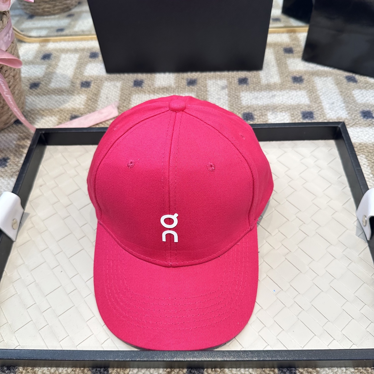 潮牌棒球帽 简单休闲风的棒球帽 减龄百搭 适配度很高！简单随性~出街拍照拗造型非常加分~男女同款 随意搭