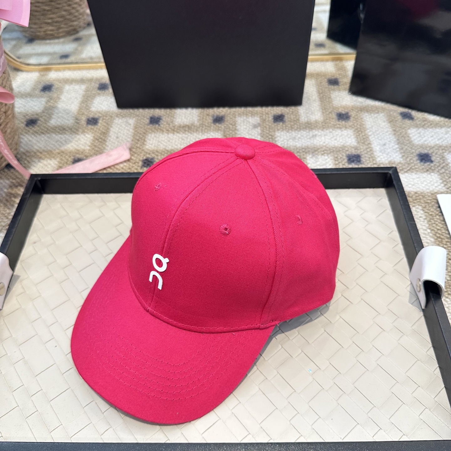 潮牌棒球帽 简单休闲风的棒球帽 减龄百搭 适配度很高！简单随性~出街拍照拗造型非常加分~男女同款 随意搭