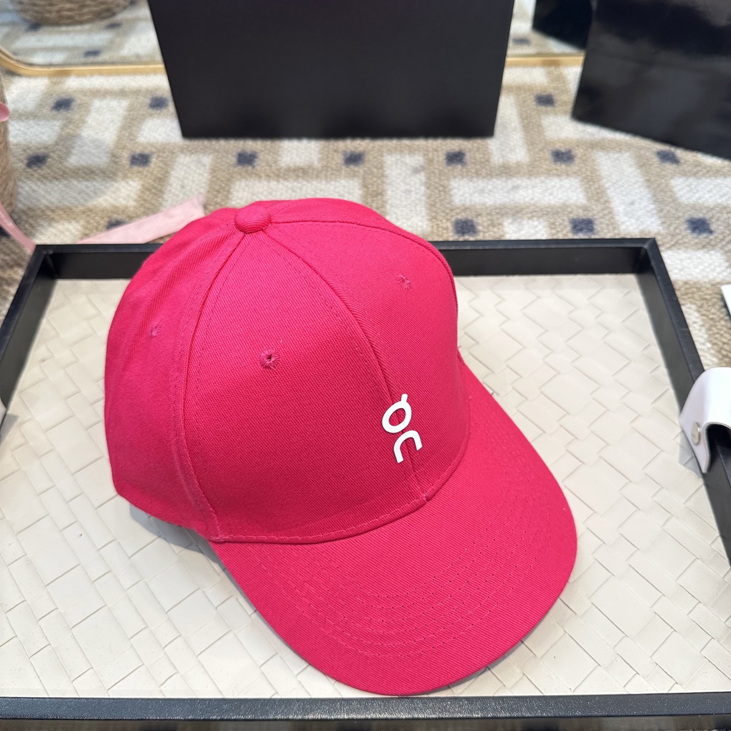 潮牌棒球帽 简单休闲风的棒球帽 减龄百搭 适配度很高！简单随性~出街拍照拗造型非常加分~男女同款 随意搭