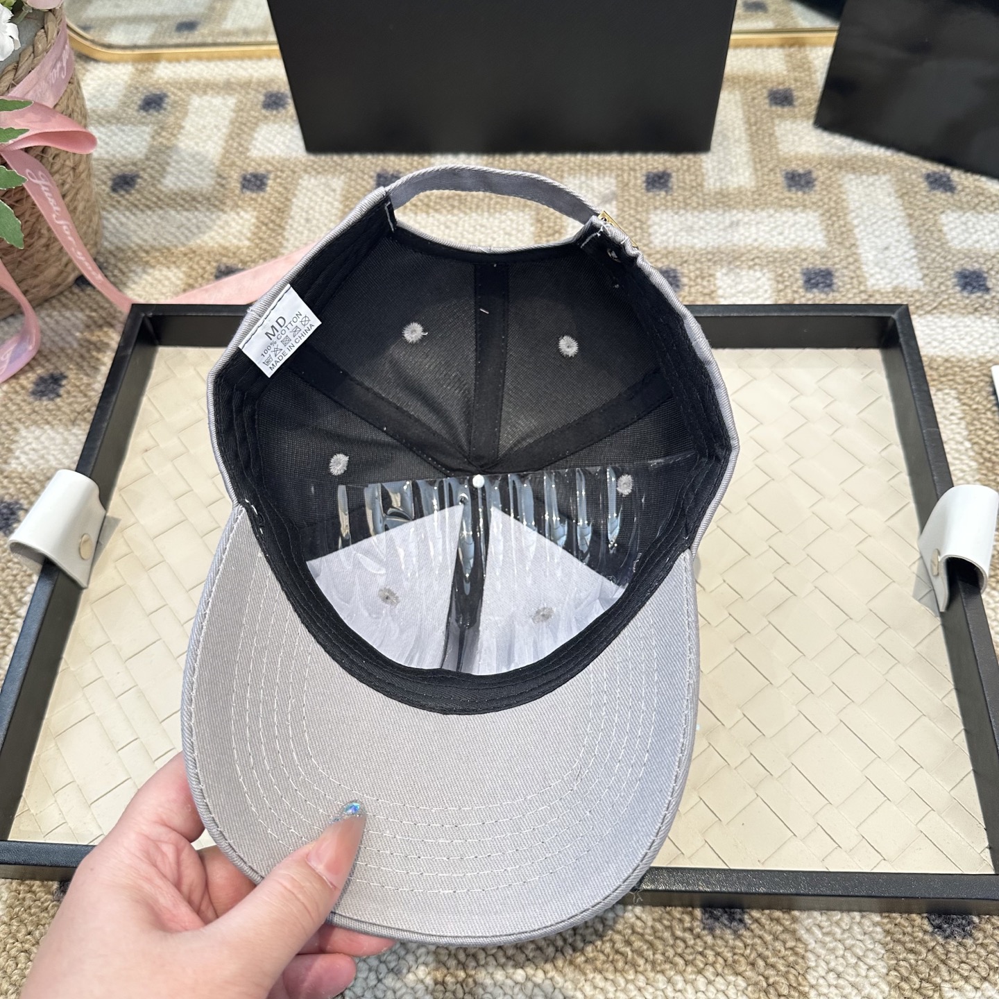 潮牌棒球帽 简单休闲风的棒球帽 减龄百搭 适配度很高！简单随性~出街拍照拗造型非常加分~男女同款 随意搭