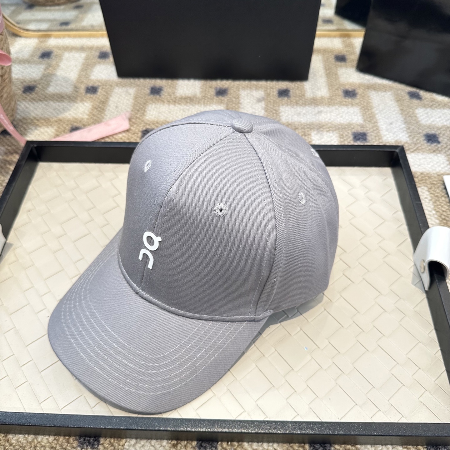 潮牌棒球帽 简单休闲风的棒球帽 减龄百搭 适配度很高！简单随性~出街拍照拗造型非常加分~男女同款 随意搭