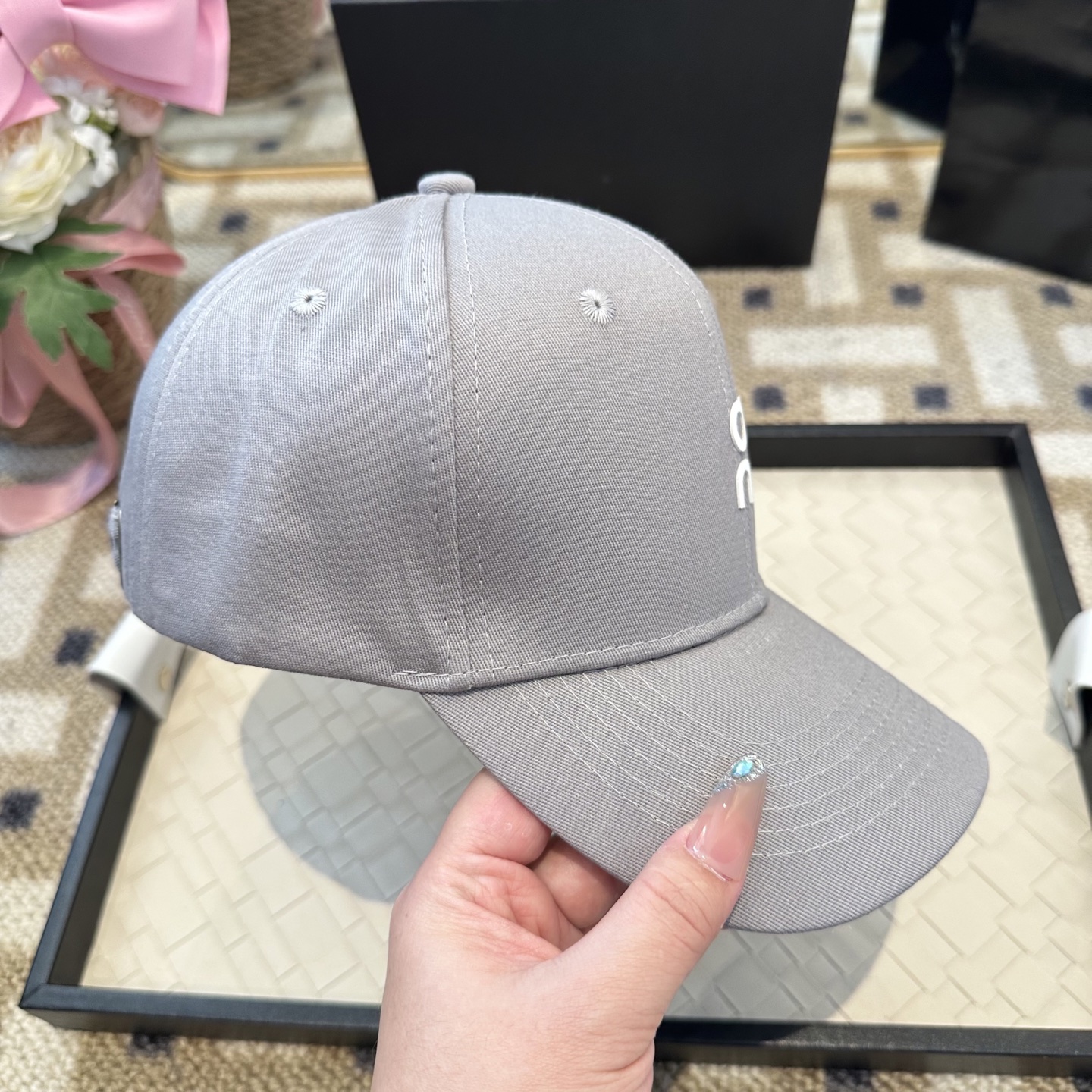 潮牌棒球帽 简单休闲风的棒球帽 减龄百搭 适配度很高！简单随性~出街拍照拗造型非常加分~男女同款 随意搭