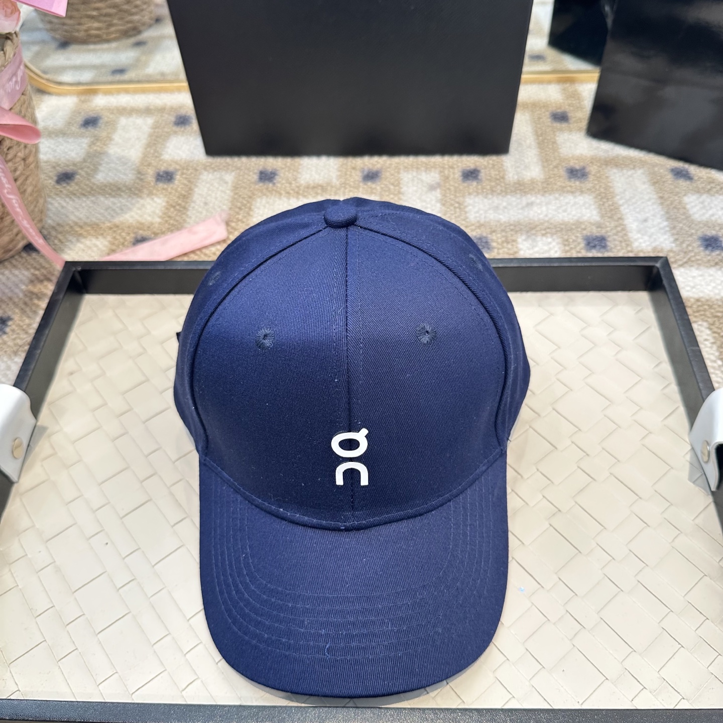 潮牌棒球帽 简单休闲风的棒球帽 减龄百搭 适配度很高！简单随性~出街拍照拗造型非常加分~男女同款 随意搭