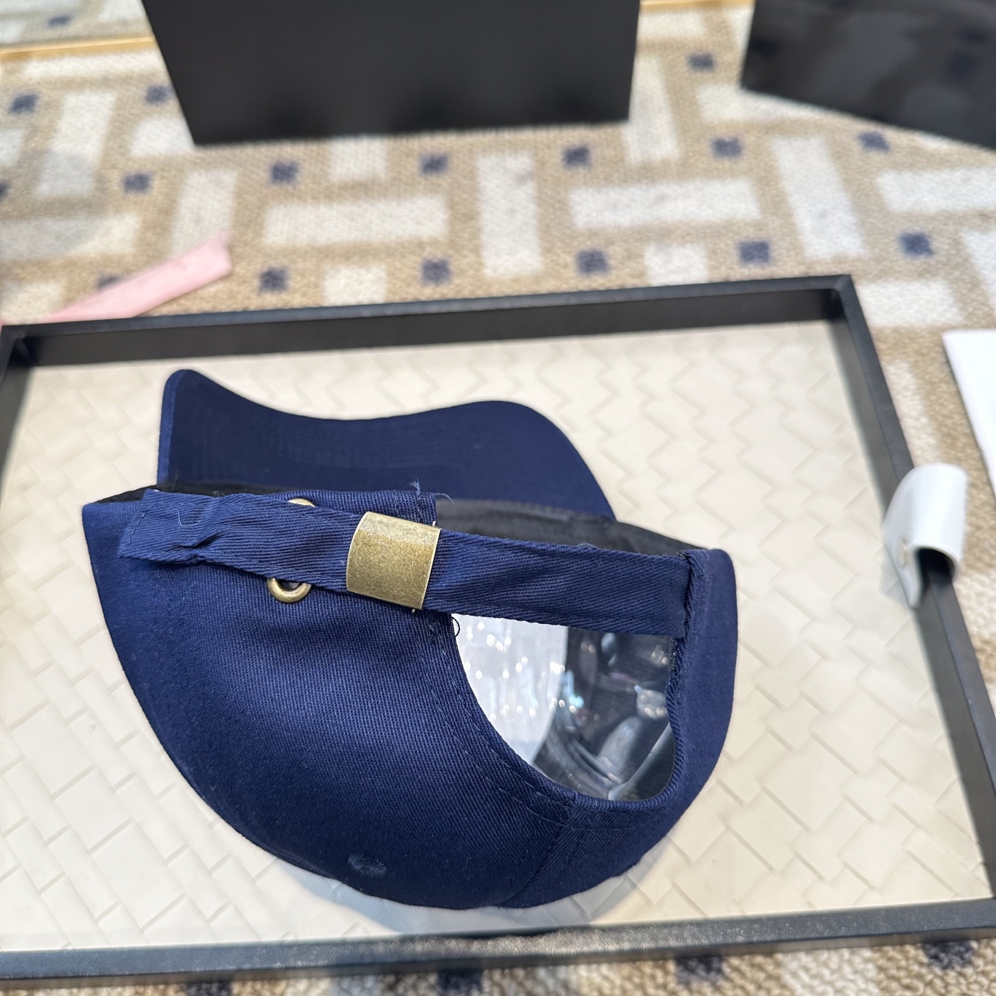 潮牌棒球帽 简单休闲风的棒球帽 减龄百搭 适配度很高！简单随性~出街拍照拗造型非常加分~男女同款 随意搭