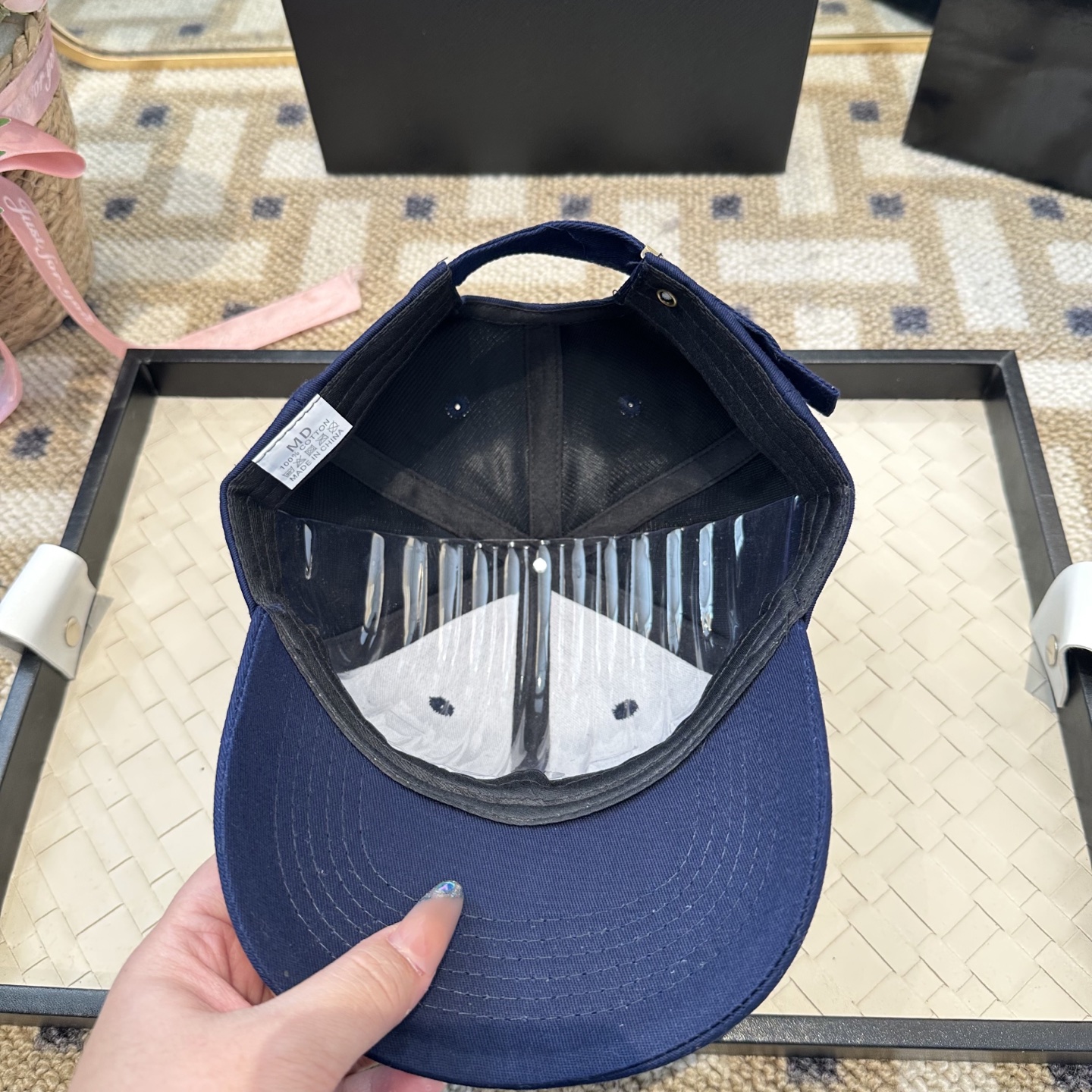 潮牌棒球帽 简单休闲风的棒球帽 减龄百搭 适配度很高！简单随性~出街拍照拗造型非常加分~男女同款 随意搭