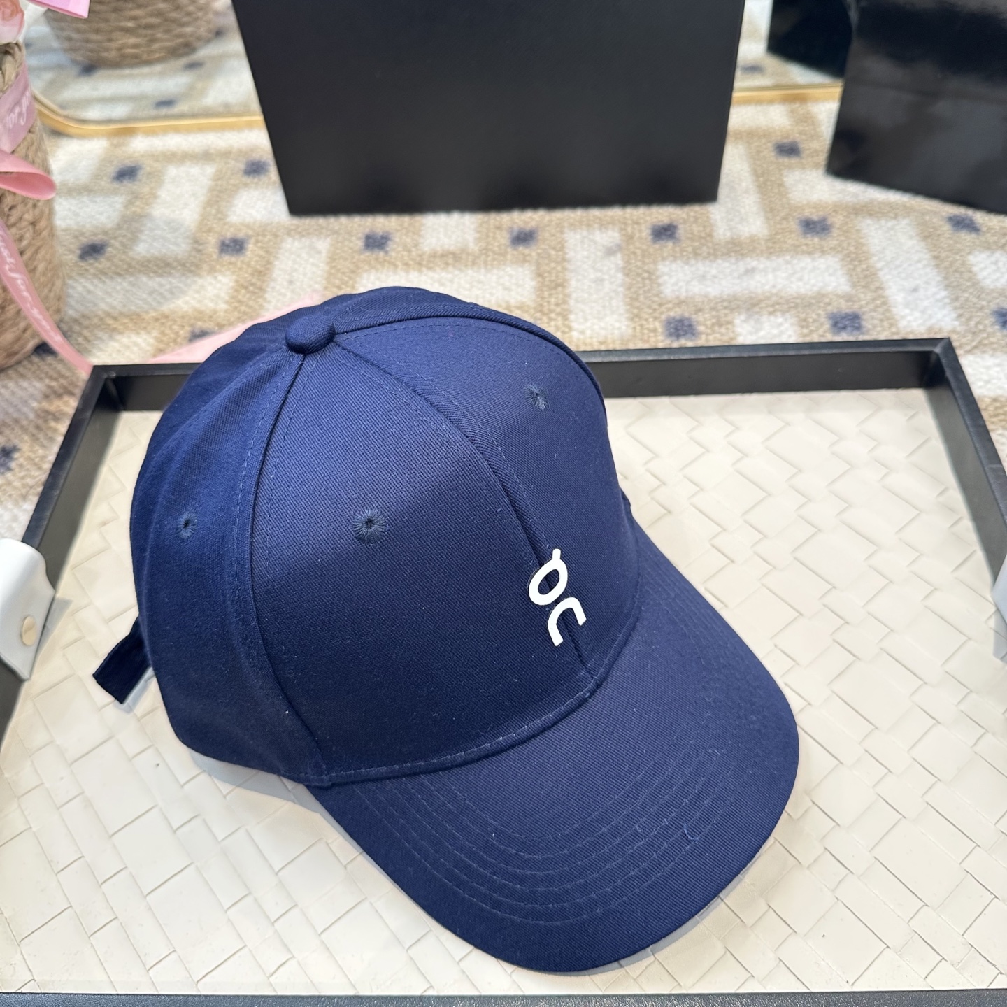 潮牌棒球帽 简单休闲风的棒球帽 减龄百搭 适配度很高！简单随性~出街拍照拗造型非常加分~男女同款 随意搭