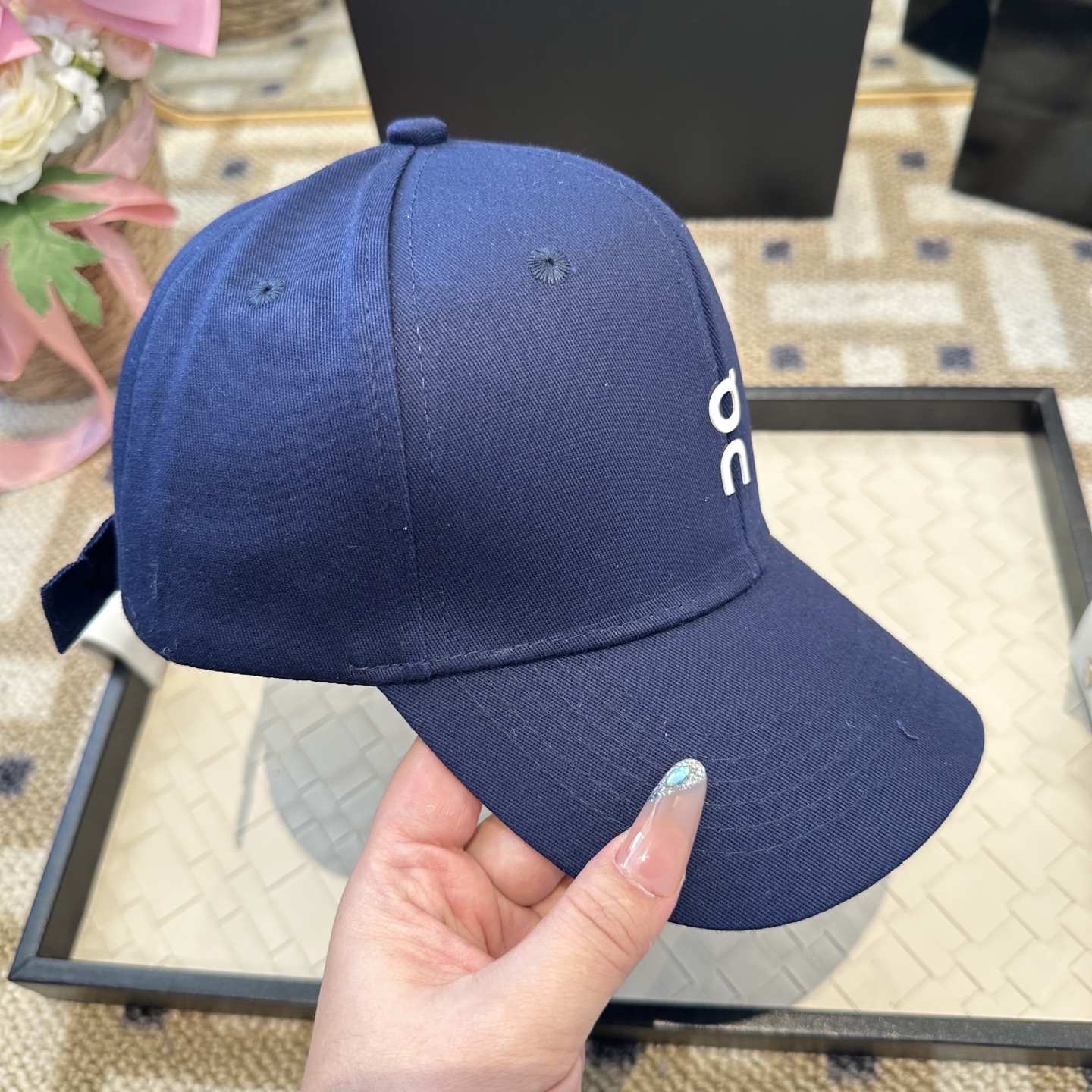 潮牌棒球帽 简单休闲风的棒球帽 减龄百搭 适配度很高！简单随性~出街拍照拗造型非常加分~男女同款 随意搭