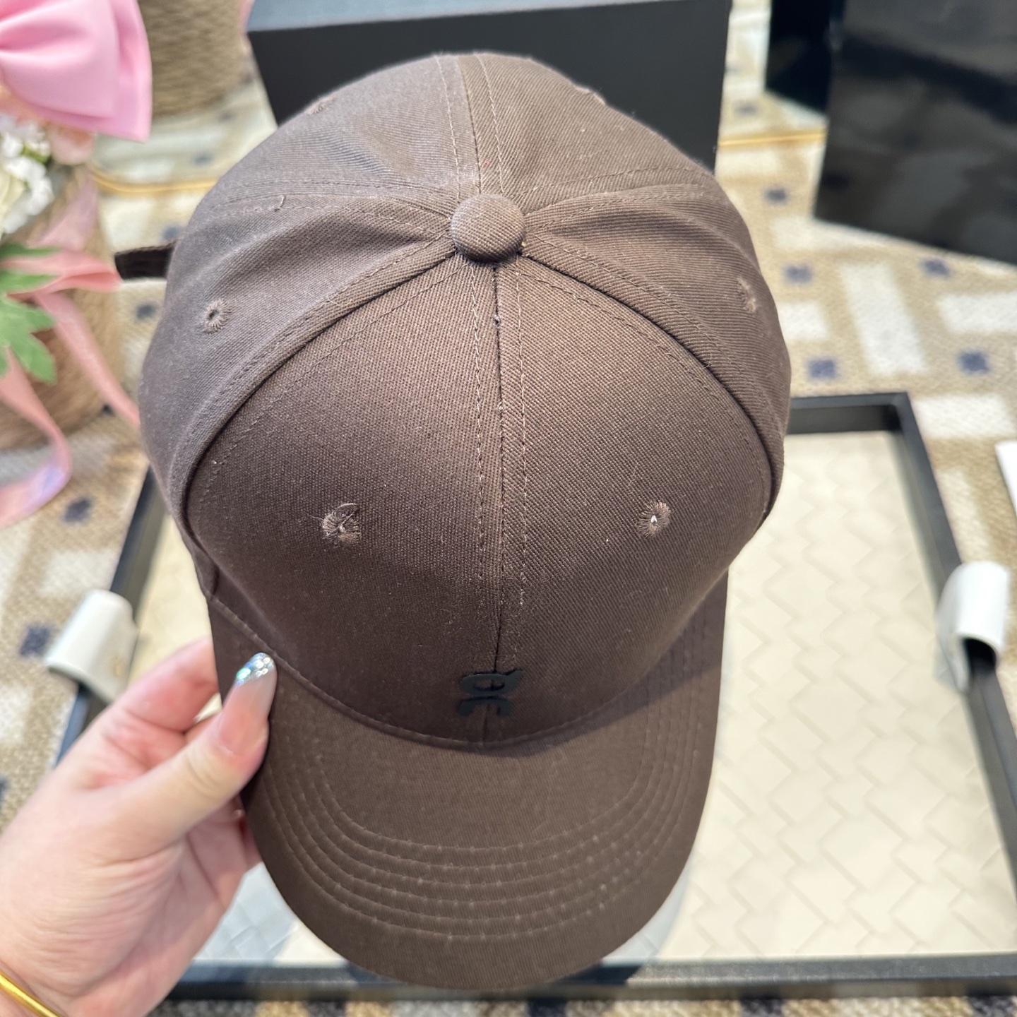 潮牌棒球帽 简单休闲风的棒球帽 减龄百搭 适配度很高！简单随性~出街拍照拗造型非常加分~男女同款 随意搭