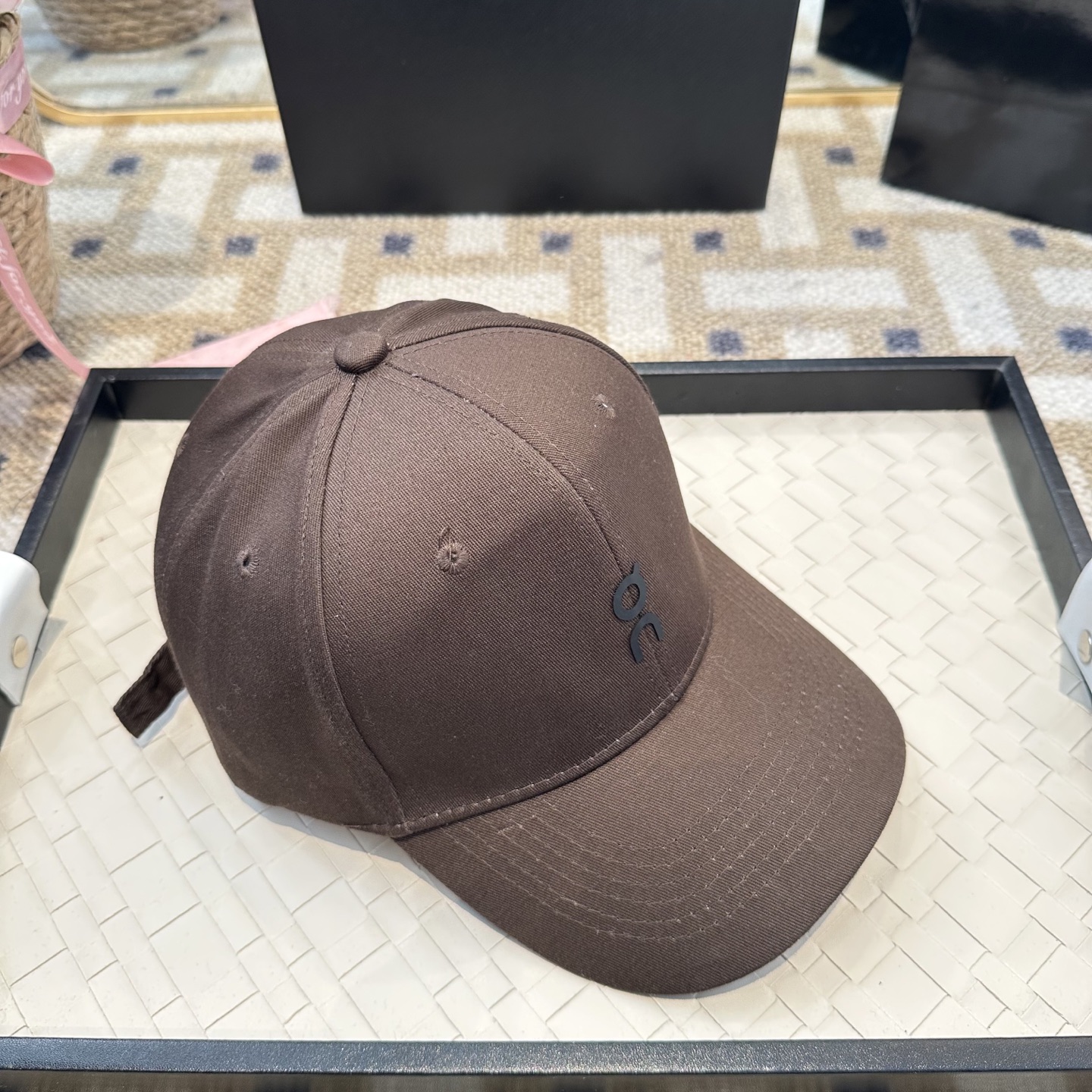 潮牌棒球帽 简单休闲风的棒球帽 减龄百搭 适配度很高！简单随性~出街拍照拗造型非常加分~男女同款 随意搭