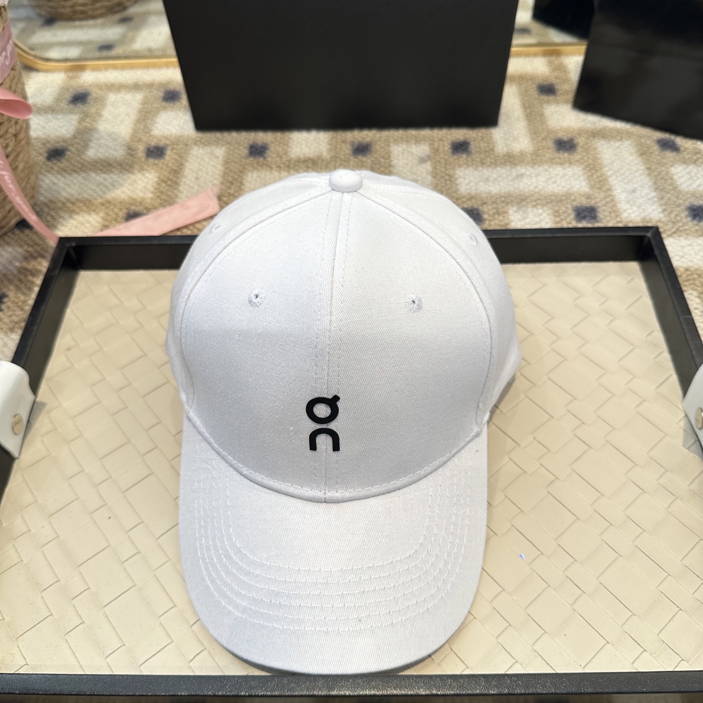 潮牌棒球帽 简单休闲风的棒球帽 减龄百搭 适配度很高！简单随性~出街拍照拗造型非常加分~男女同款 随意搭