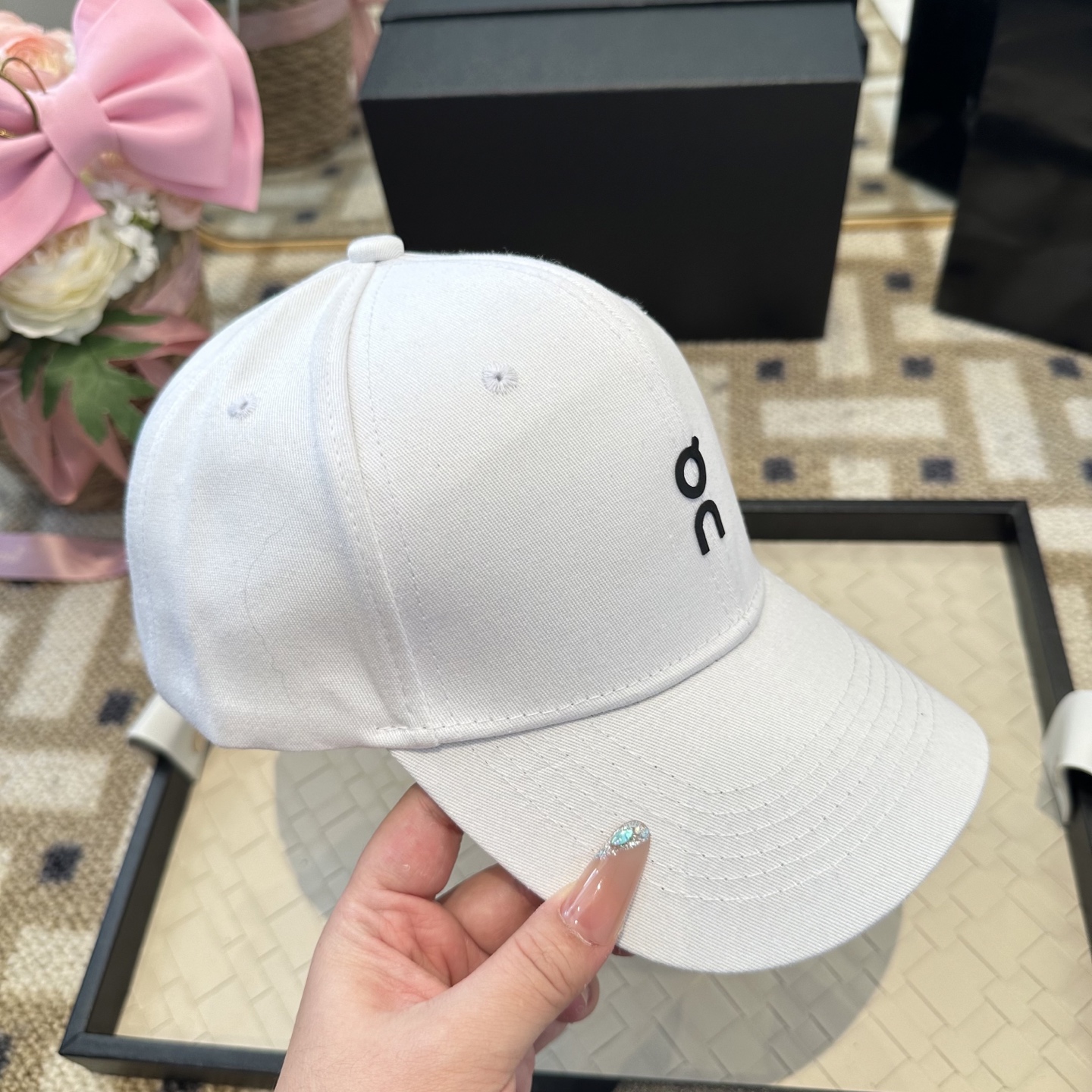 潮牌棒球帽 简单休闲风的棒球帽 减龄百搭 适配度很高！简单随性~出街拍照拗造型非常加分~男女同款 随意搭