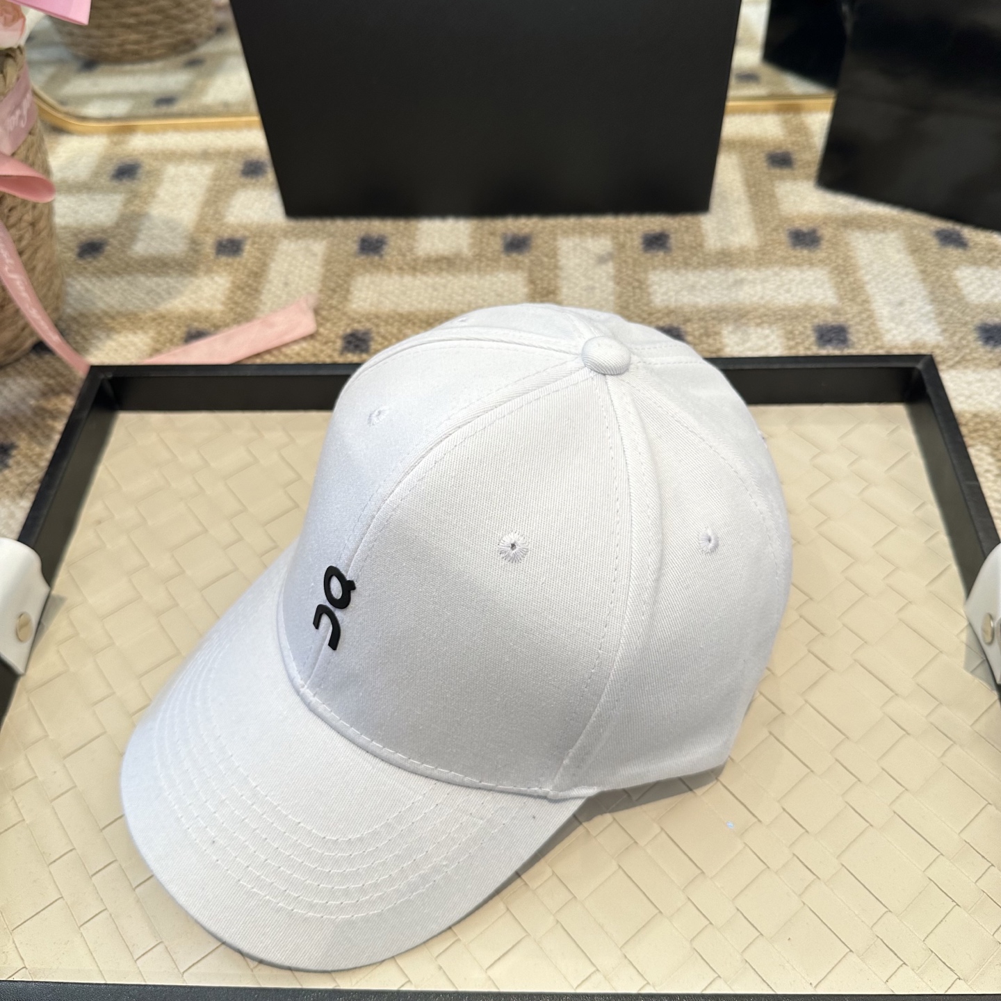 潮牌棒球帽 简单休闲风的棒球帽 减龄百搭 适配度很高！简单随性~出街拍照拗造型非常加分~男女同款 随意搭