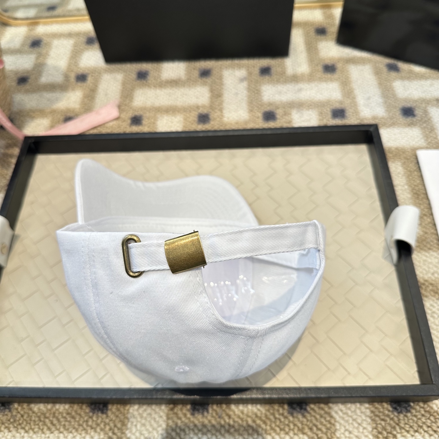 潮牌棒球帽 简单休闲风的棒球帽 减龄百搭 适配度很高！简单随性~出街拍照拗造型非常加分~男女同款 随意搭