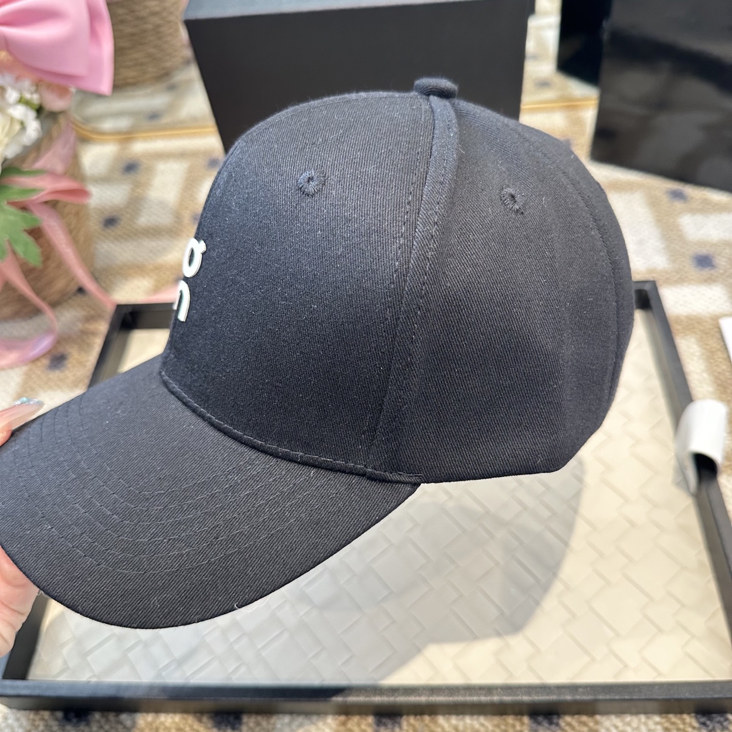 潮牌棒球帽 简单休闲风的棒球帽 减龄百搭 适配度很高！简单随性~出街拍照拗造型非常加分~男女同款 随意搭