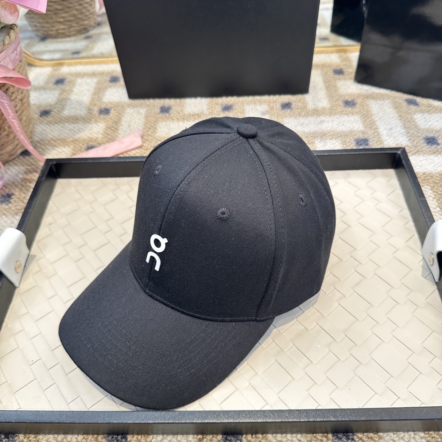 潮牌棒球帽 简单休闲风的棒球帽 减龄百搭 适配度很高！简单随性~出街拍照拗造型非常加分~男女同款 随意搭