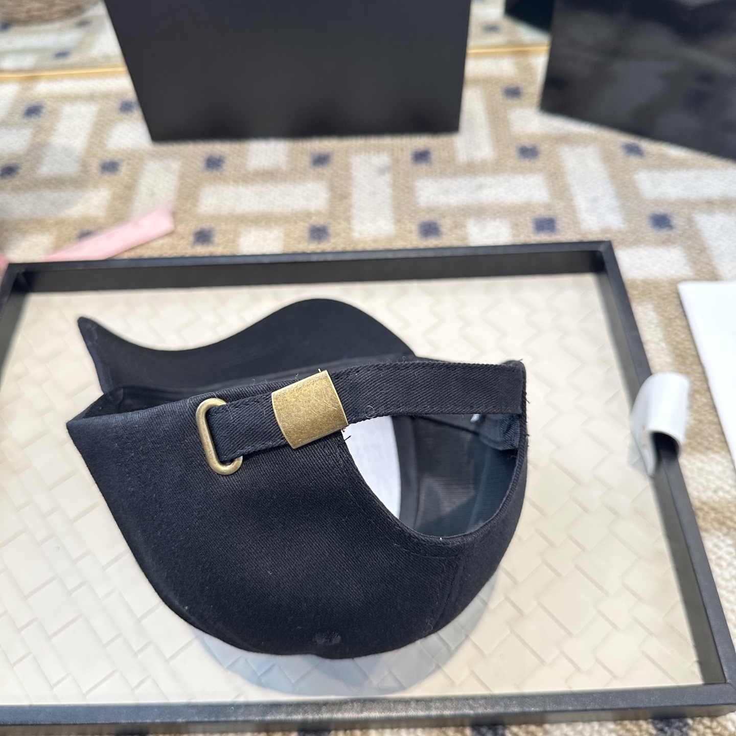 潮牌棒球帽 简单休闲风的棒球帽 减龄百搭 适配度很高！简单随性~出街拍照拗造型非常加分~男女同款 随意搭