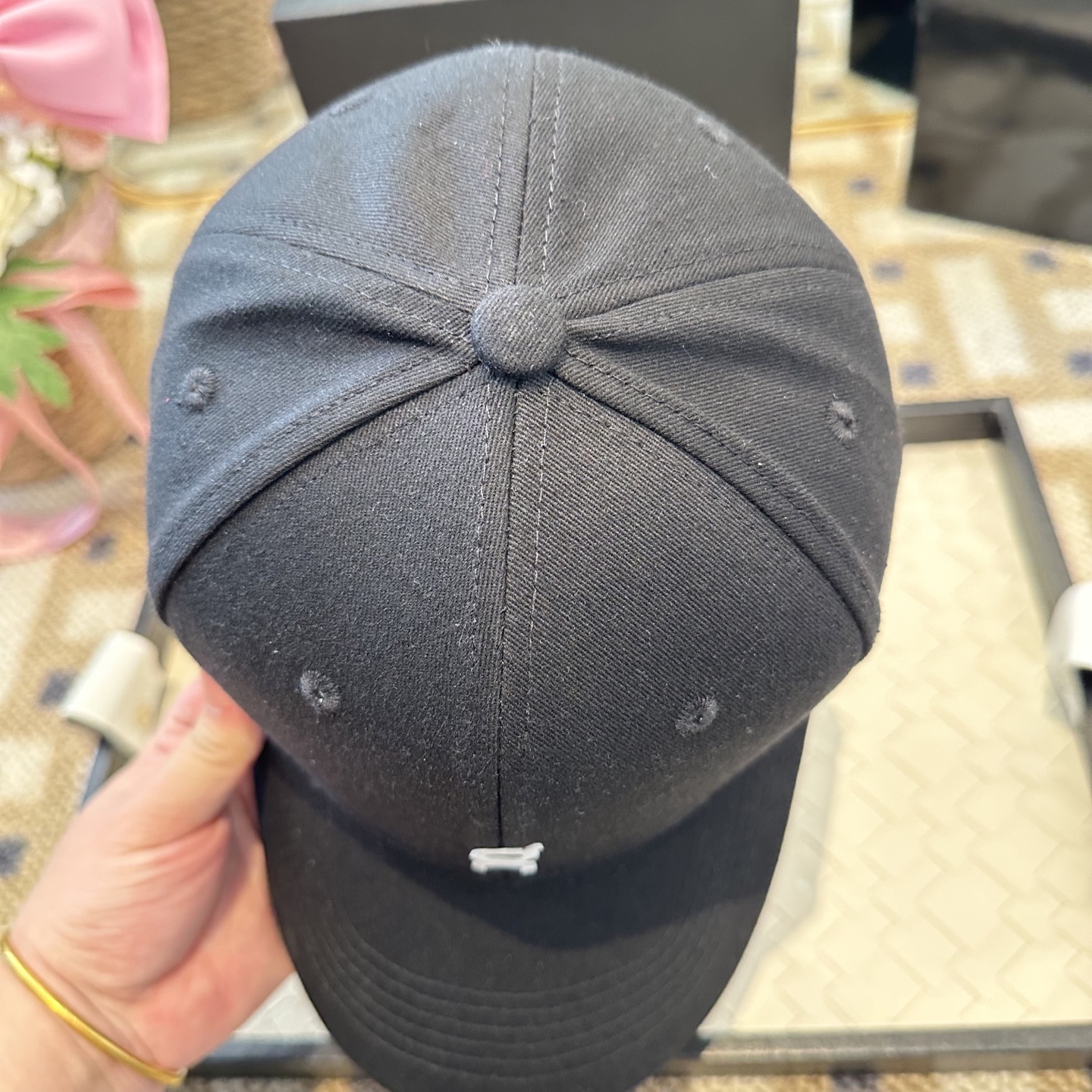 潮牌棒球帽 简单休闲风的棒球帽 减龄百搭 适配度很高！简单随性~出街拍照拗造型非常加分~男女同款 随意搭