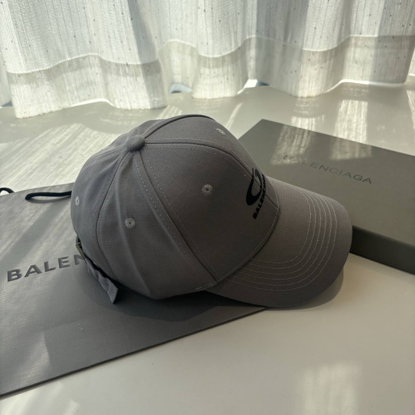 新品Balenciaga 巴黎世家字母新款棒球帽现货秒发🧢简约时尚超级无敌好看的帽子！情侣款！
