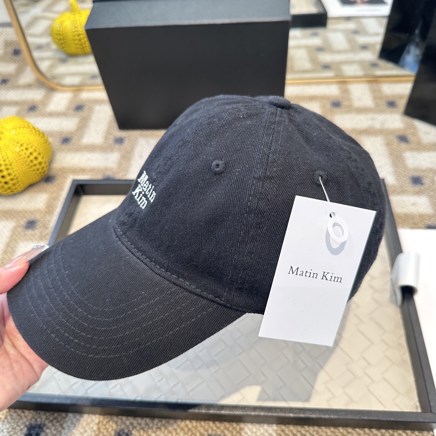 Matin Kim 潮牌棒球帽 简单休闲风的棒球帽 减龄百搭 适配度很高！简单随性~出街拍照拗造型非常加
