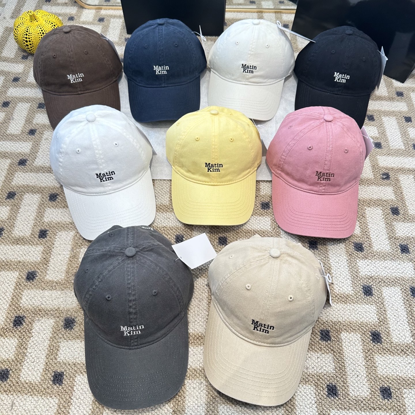 Matin Kim 潮牌棒球帽 简单休闲风的棒球帽 减龄百搭 适配度很高！简单随性~出街拍照拗造型非常加