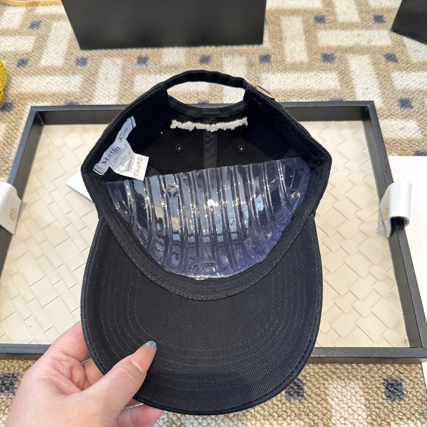 Matin Kim 潮牌棒球帽 简单休闲风的棒球帽 减龄百搭 适配度很高！简单随性~出街拍照拗造型非常加