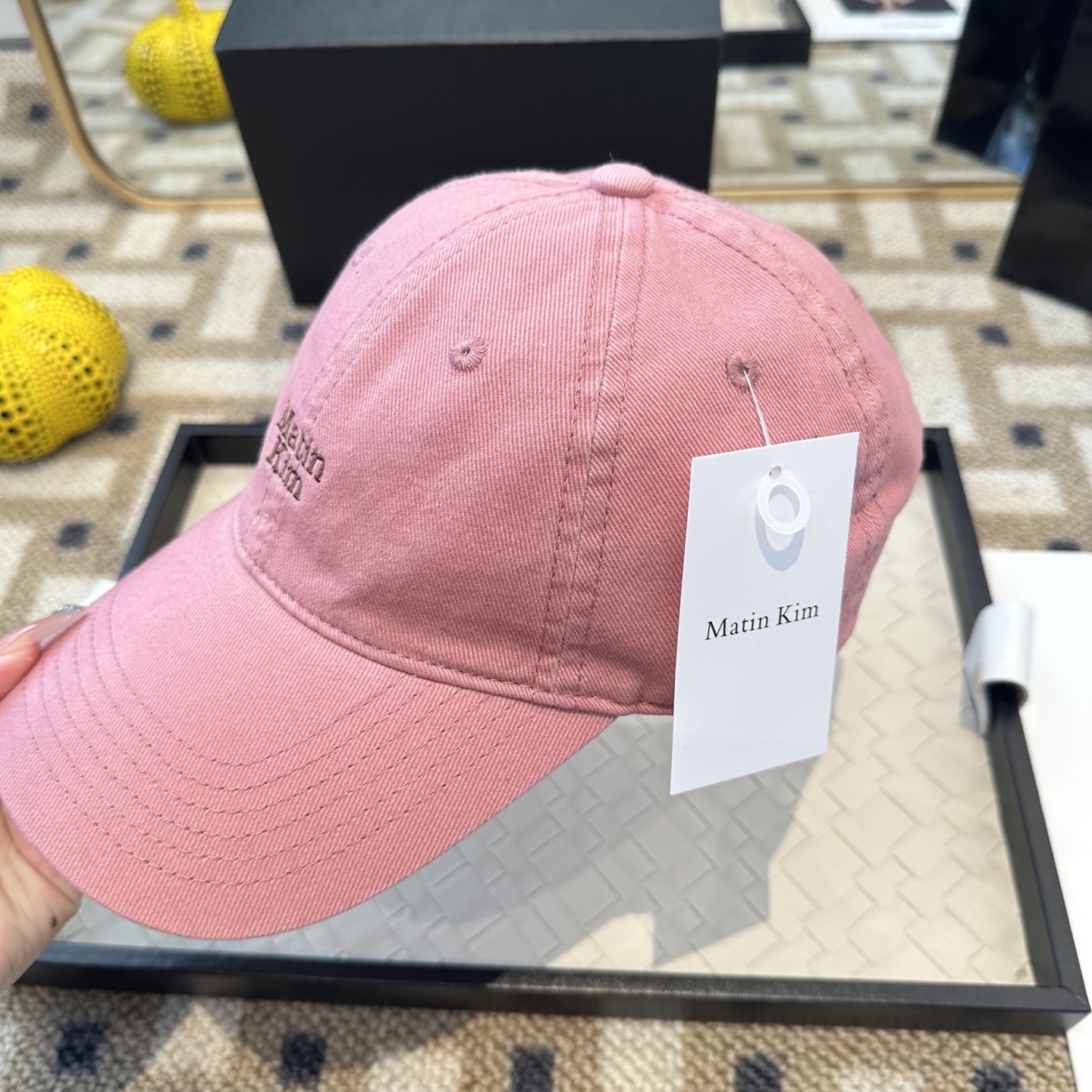 Matin Kim 潮牌棒球帽 简单休闲风的棒球帽 减龄百搭 适配度很高！简单随性~出街拍照拗造型非常加